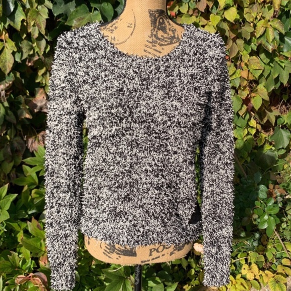 Olive & Oak Sweaters - OLIVE + OAK Fringed Sweater, L